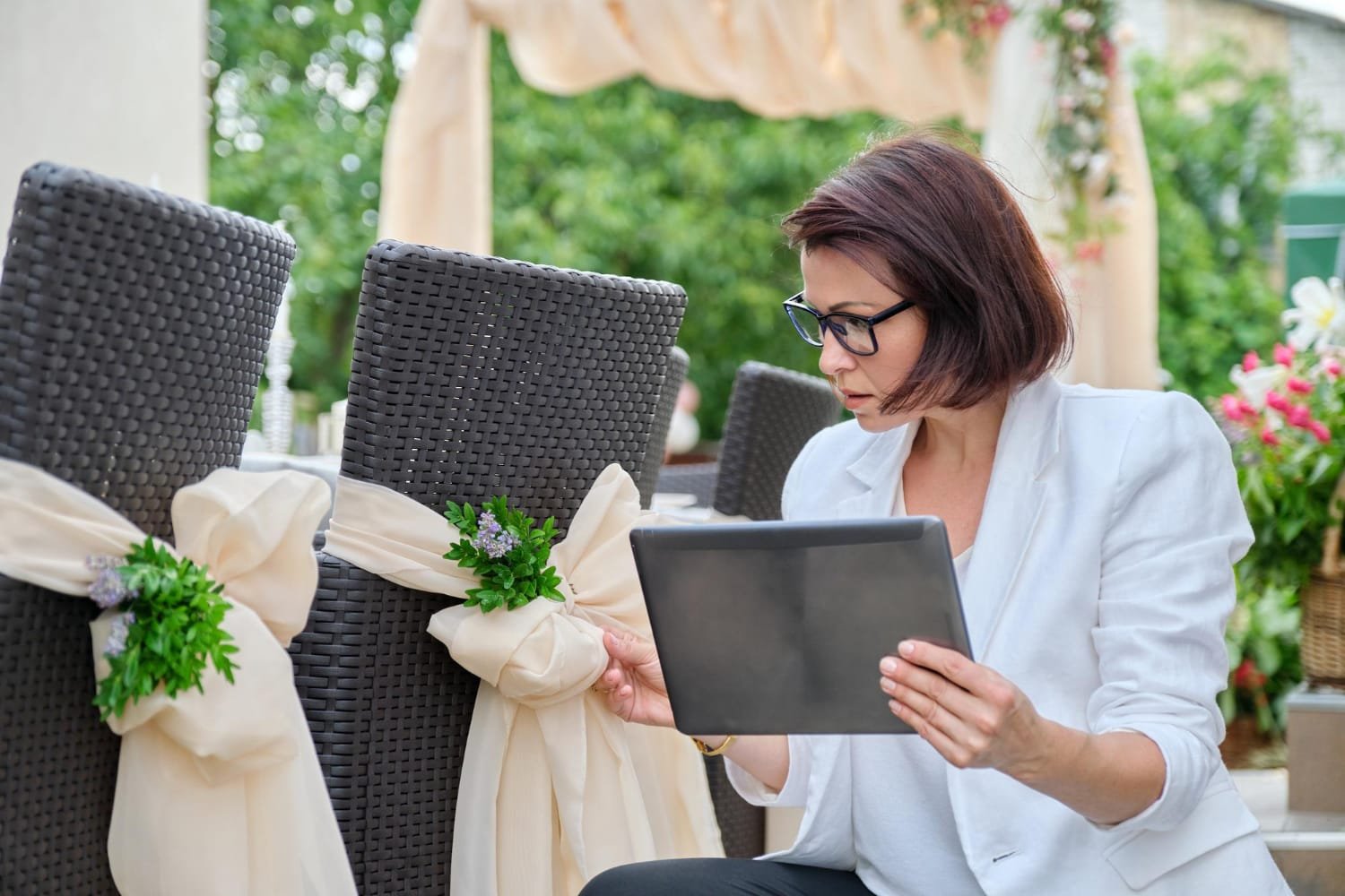 Wedding Vendor Contract: Red Flags That Deserve a Second Question 11 Wedding Vendor Contract: Red Flags That Deserve a Second Question