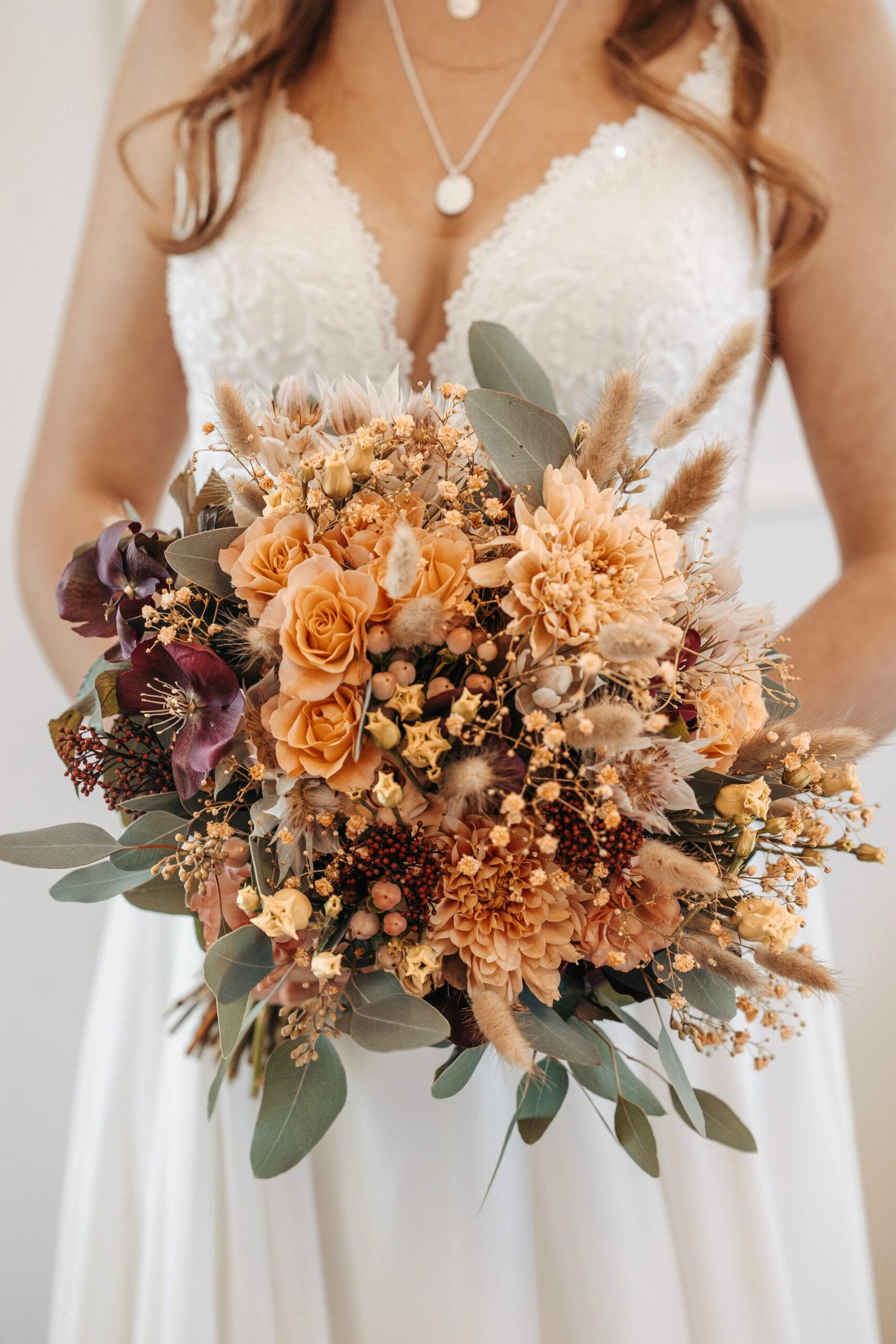 November Wedding Flowers: Seasonal Options, Costs, and Smart Substitutions 7 November wedding flowers checklist