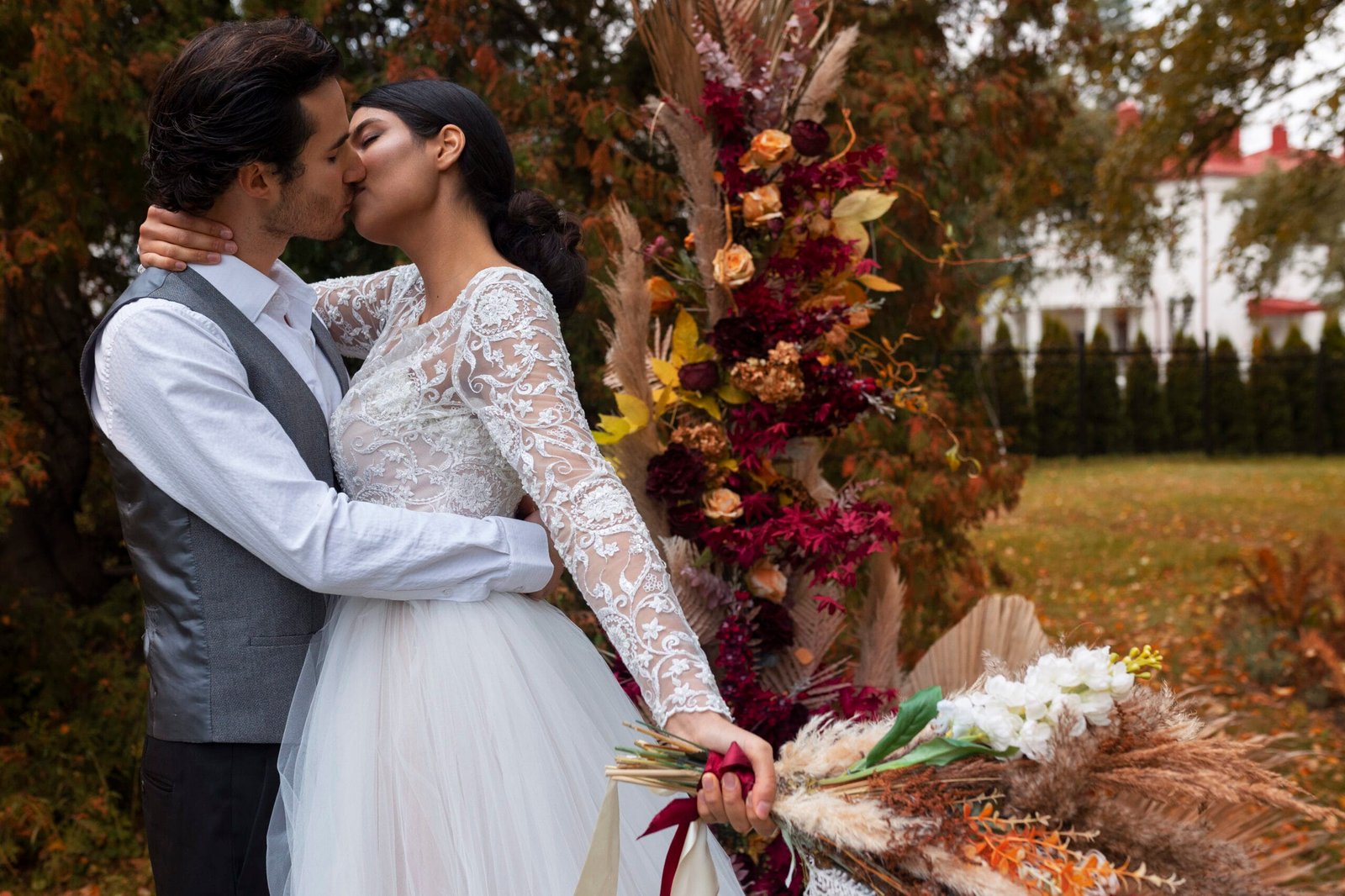 November Wedding Colors That Feel Seasonal Without Looking Themed 28 November Wedding Colors That Feel Seasonal Without Looking Themed
