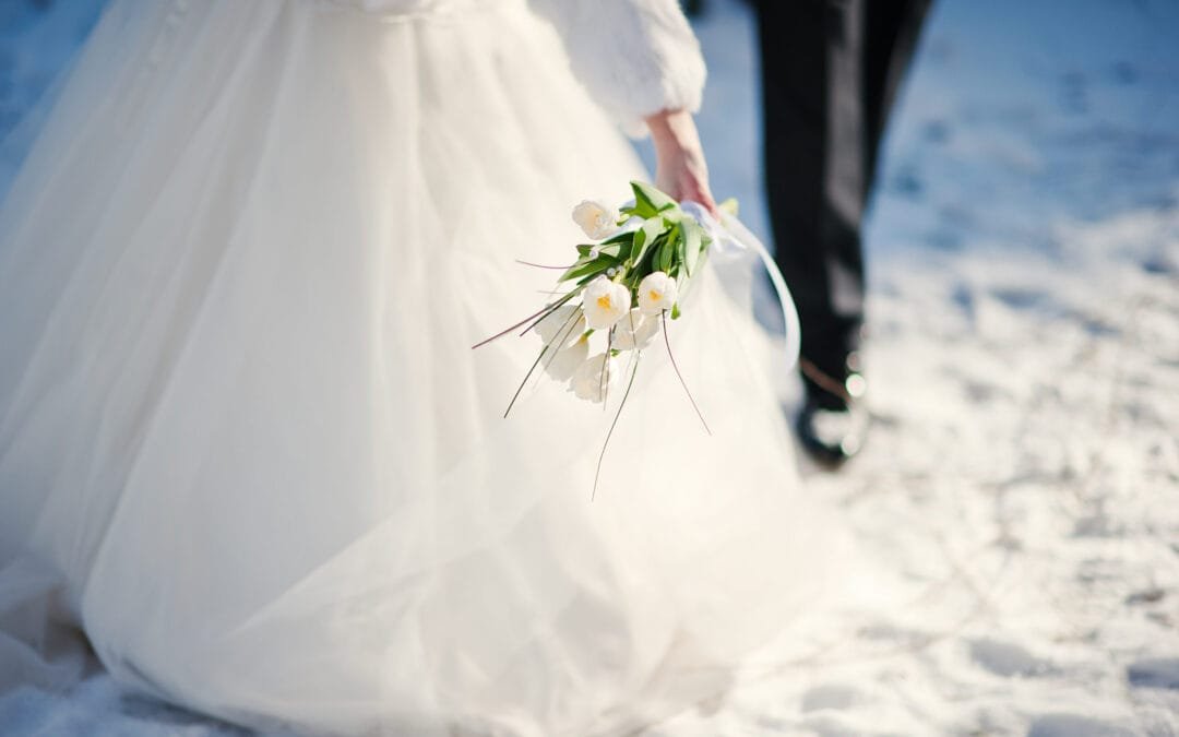 How to Keep Wedding Guests Warm Without Making the Reception Uncomfortable