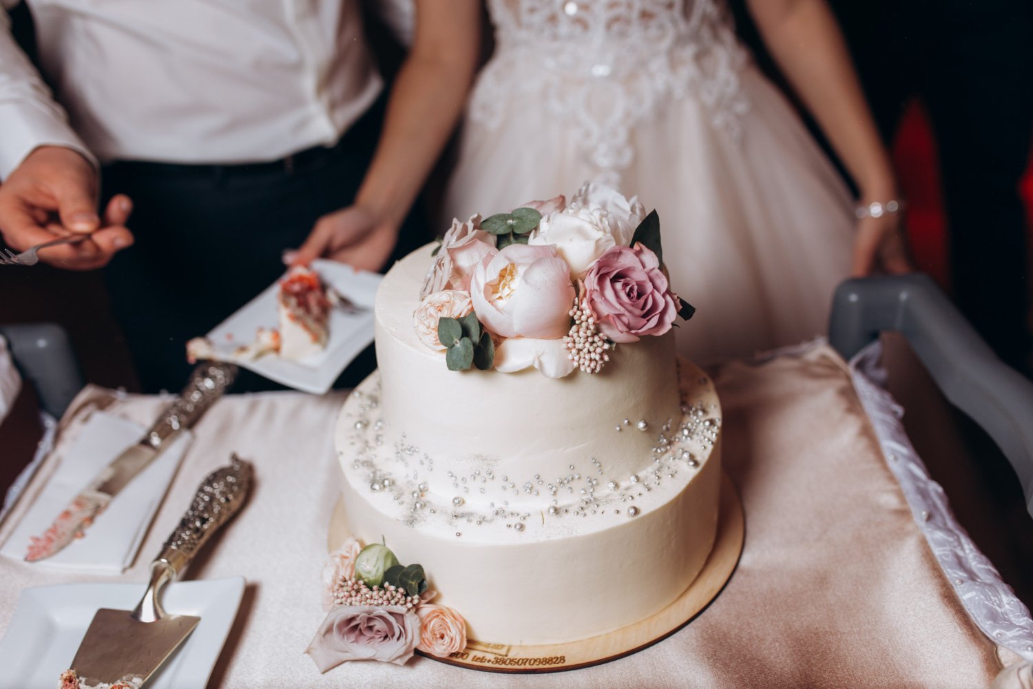 Wedding Cake Cost: Hidden Costs, Minimums, and Service Fees 22 Communicating With Your Baker: A Few Habits That Prevent Most Problems