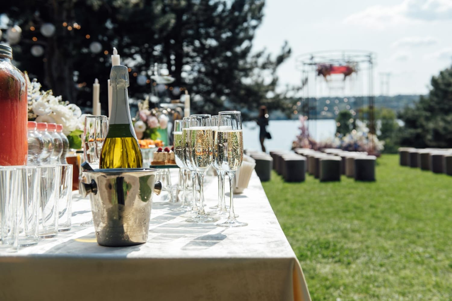 Open Bar Wedding: Hidden Costs, Minimums, and Service Fees 6 Open Bar Wedding
