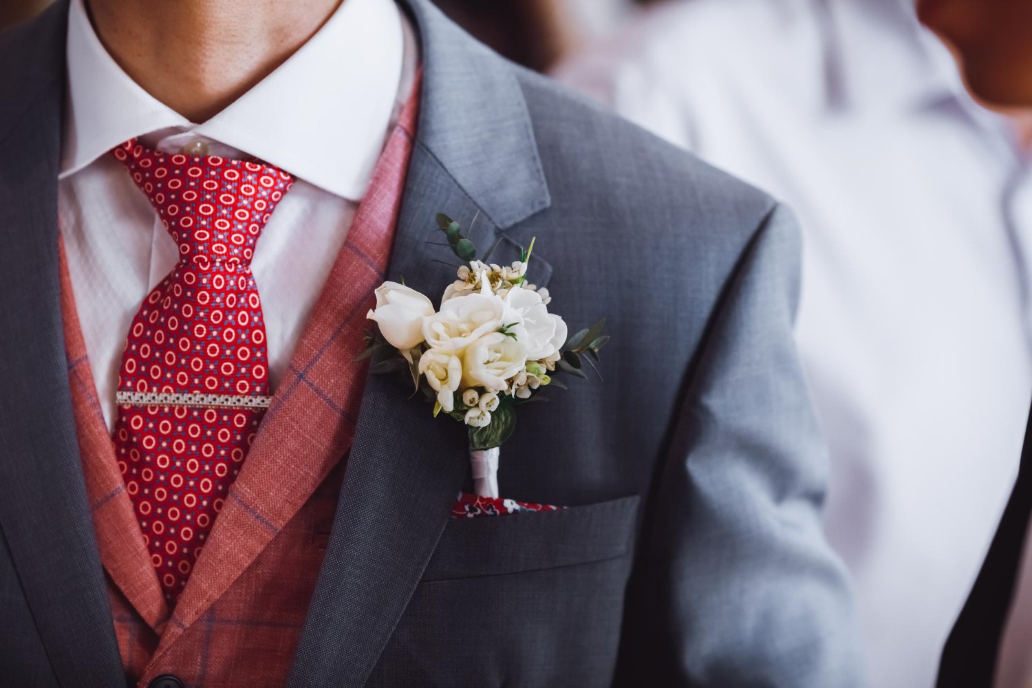Groom's Wedding Attire: Suit Styles, Colors, and Accessories Explained 41 Groom's Wedding Attire: Suit Styles, Colors, and Accessories Explained