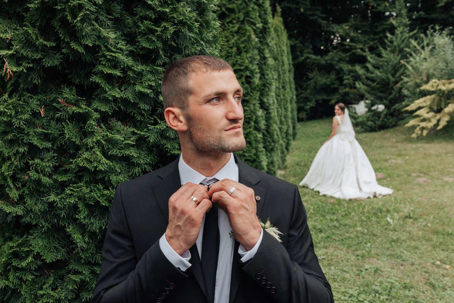 Groom's Wedding Attire: Suit Styles, Colors, and Accessories Explained 32 Groom's Wedding Attire