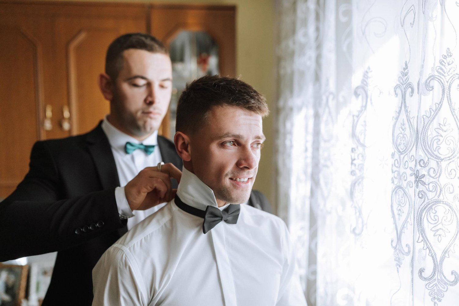 Groom's Wedding Attire: Suit Styles, Colors, and Accessories Explained 37 Groom's Wedding Attire
