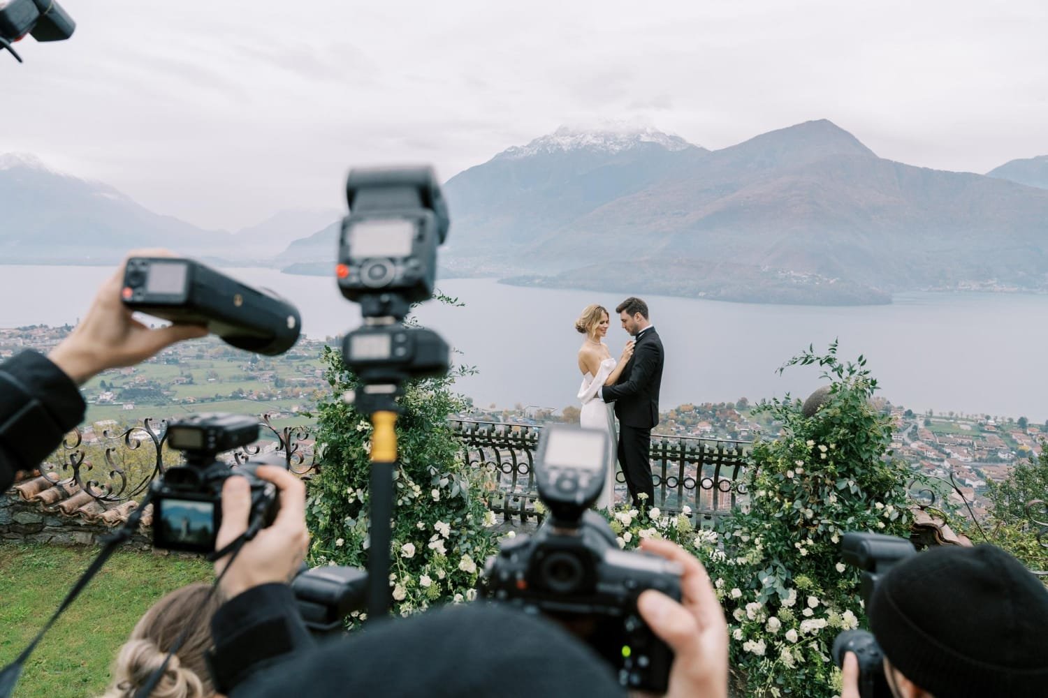 Wedding Photographer Portfolio: Contract Clauses to Read Before You Book 10 Wedding Photographer