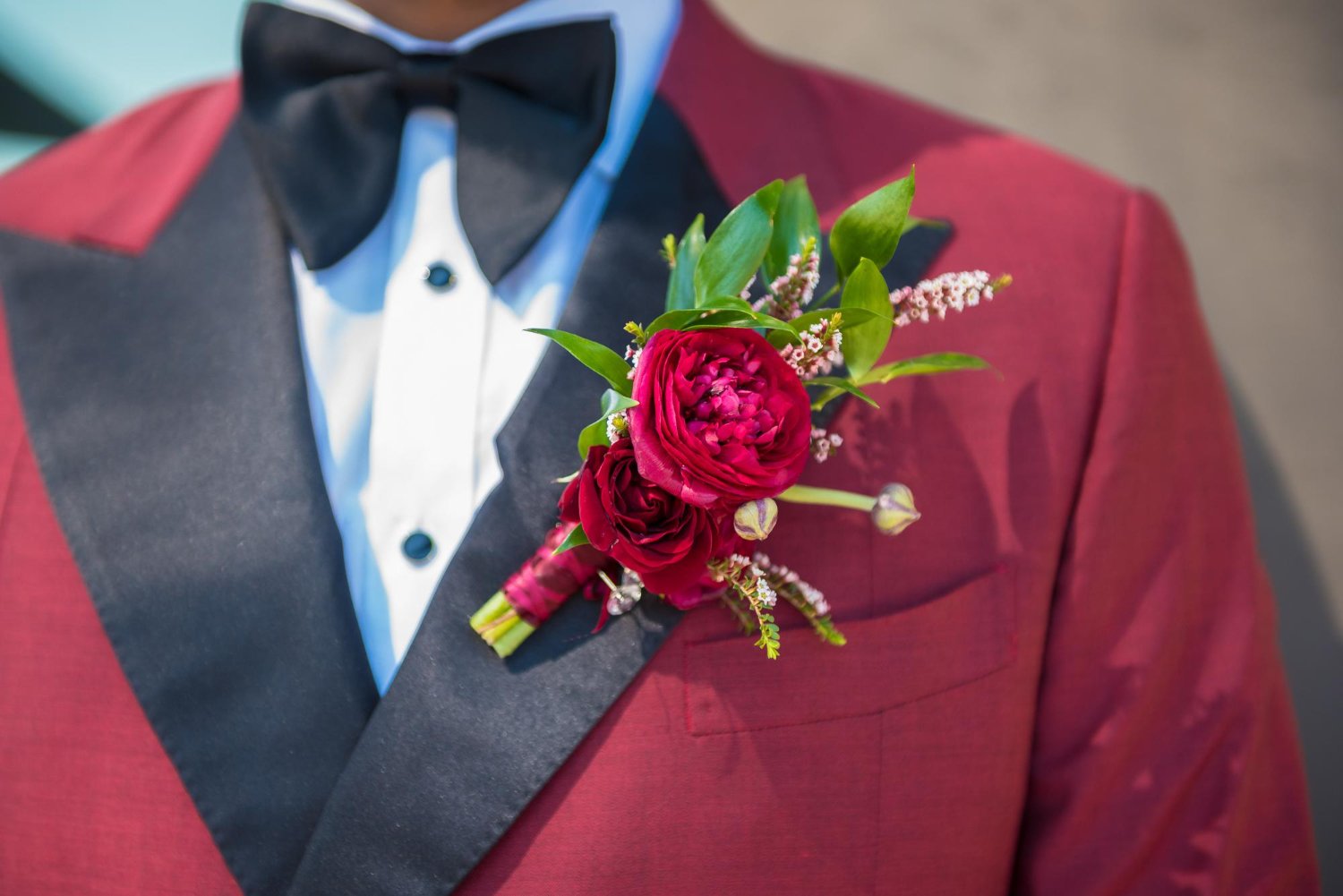 Groom's Wedding Attire: Suit Styles, Colors, and Accessories Explained 42 Groom's Wedding Attire: Suit Styles, Colors, and Accessories Explained