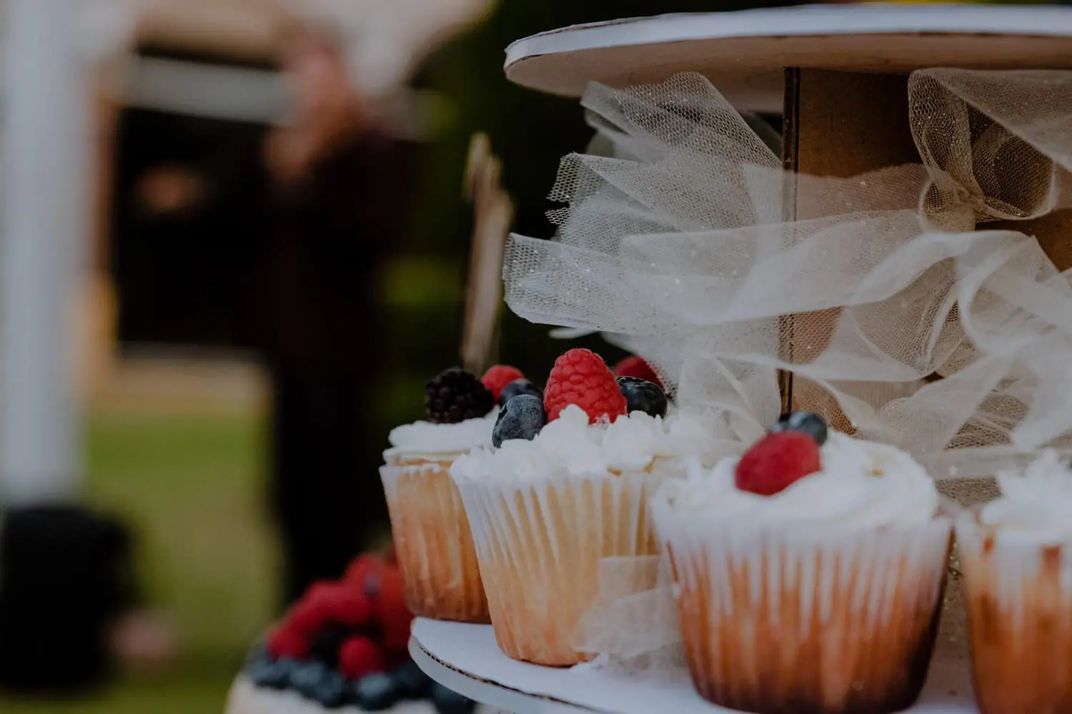 Average Price of Wedding Cake 36 What's the average price of a wedding cake in 2026? Here's the real number, per slice and per tier — plus the hidden cutting fee, the best budget alternatives, and this year's design trends.