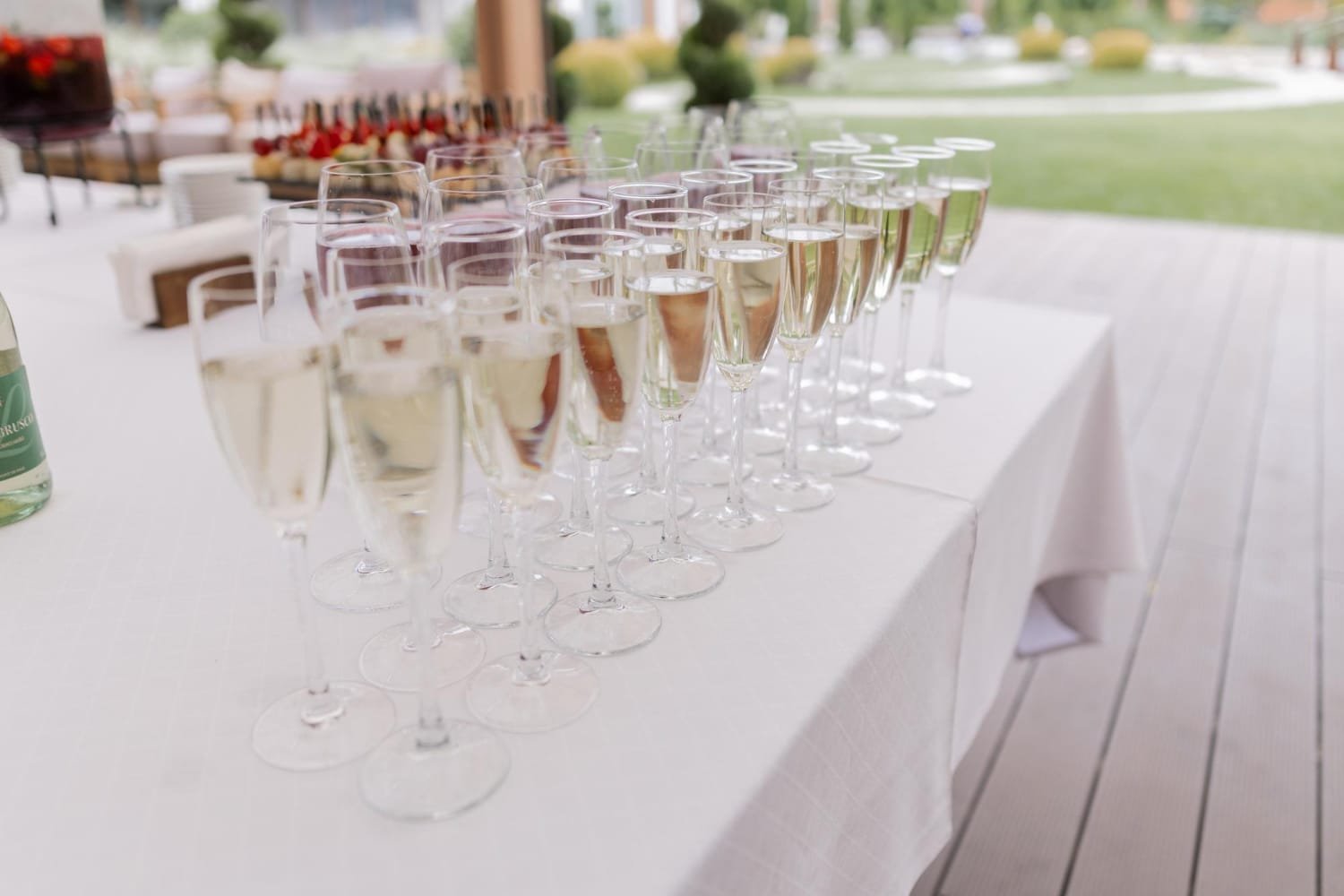Open Bar Wedding: Hidden Costs, Minimums, and Service Fees 7 Open Bar Wedding