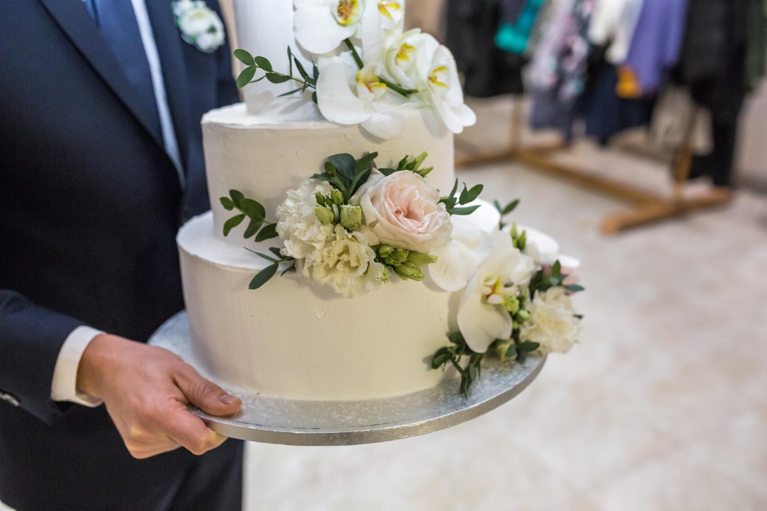 Wedding Cake Cost: Hidden Costs, Minimums, and Service Fees 19 Scam Check