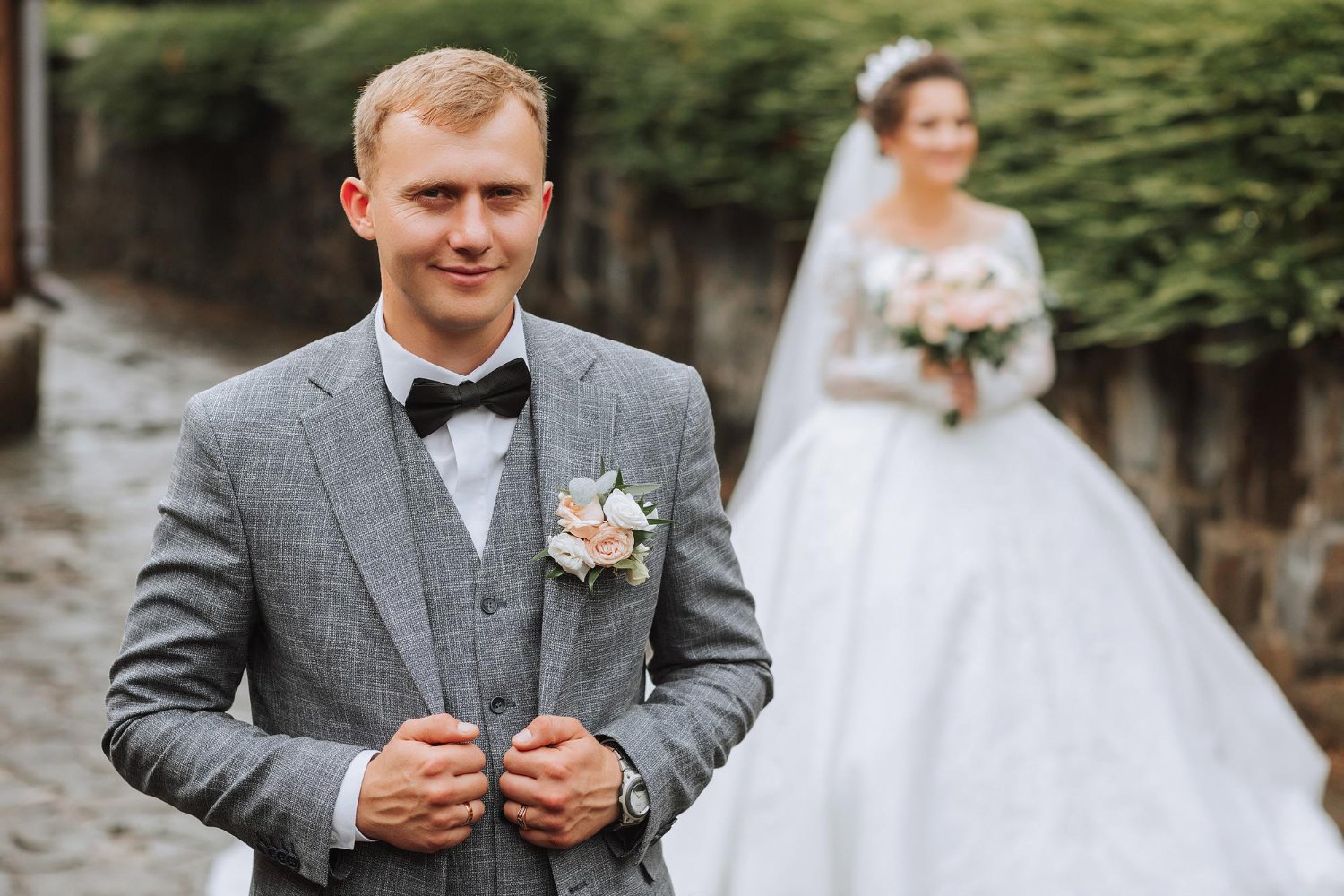 Groom's Wedding Attire: Suit Styles, Colors, and Accessories Explained 35 Groom's Wedding Attire