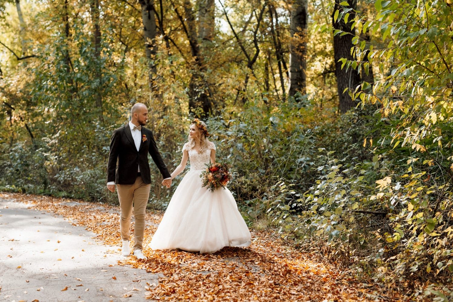 Early Fall Wedding Weather Swings 2026: Hidden Costs and Timing Problems to Price Early 8 Early Fall Wedding