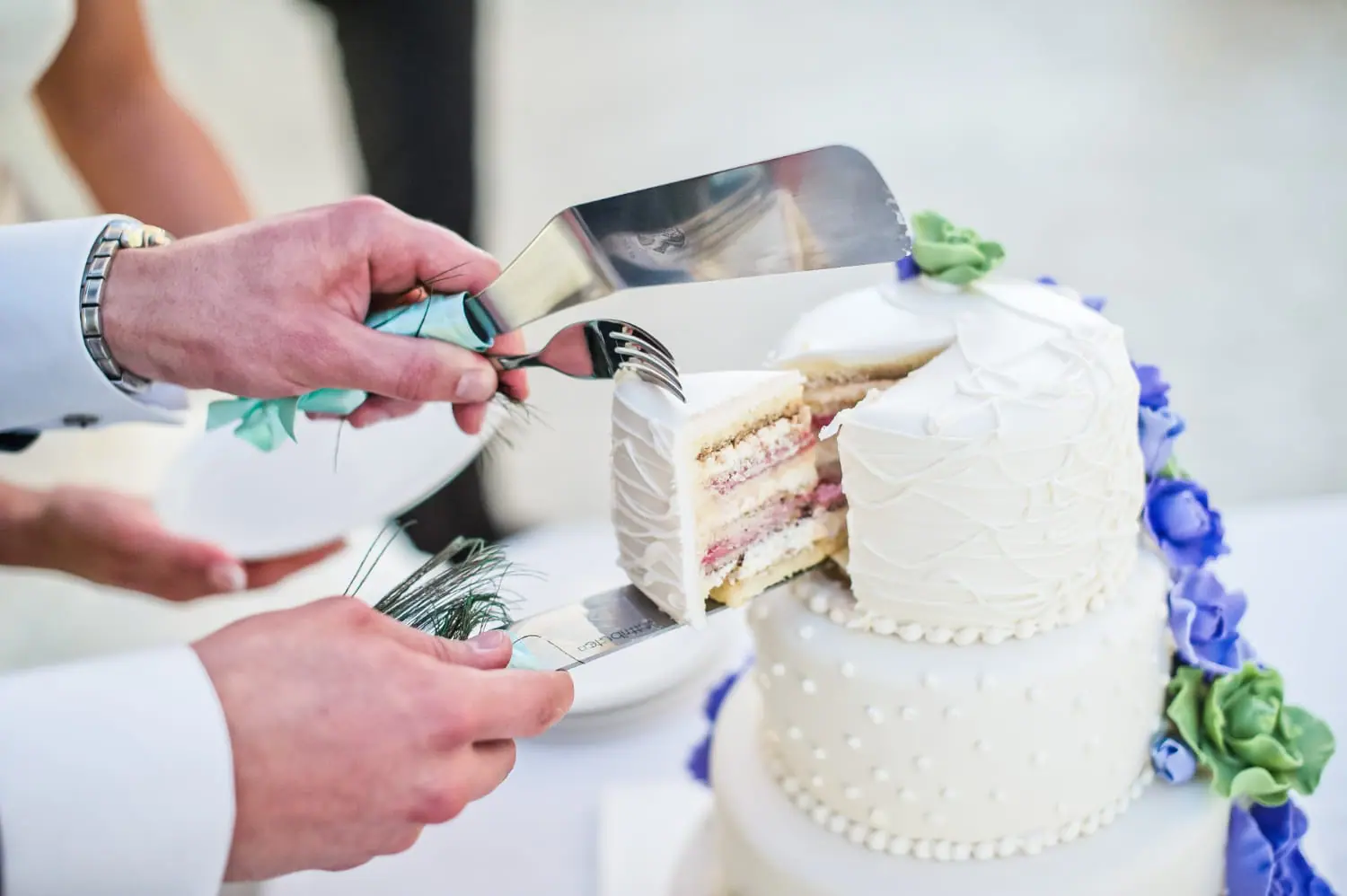 Average Price of Wedding Cake 41 What's the average price of a wedding cake in 2026? Here's the real number, per slice and per tier — plus the hidden cutting fee, the best budget alternatives, and this year's design trends.