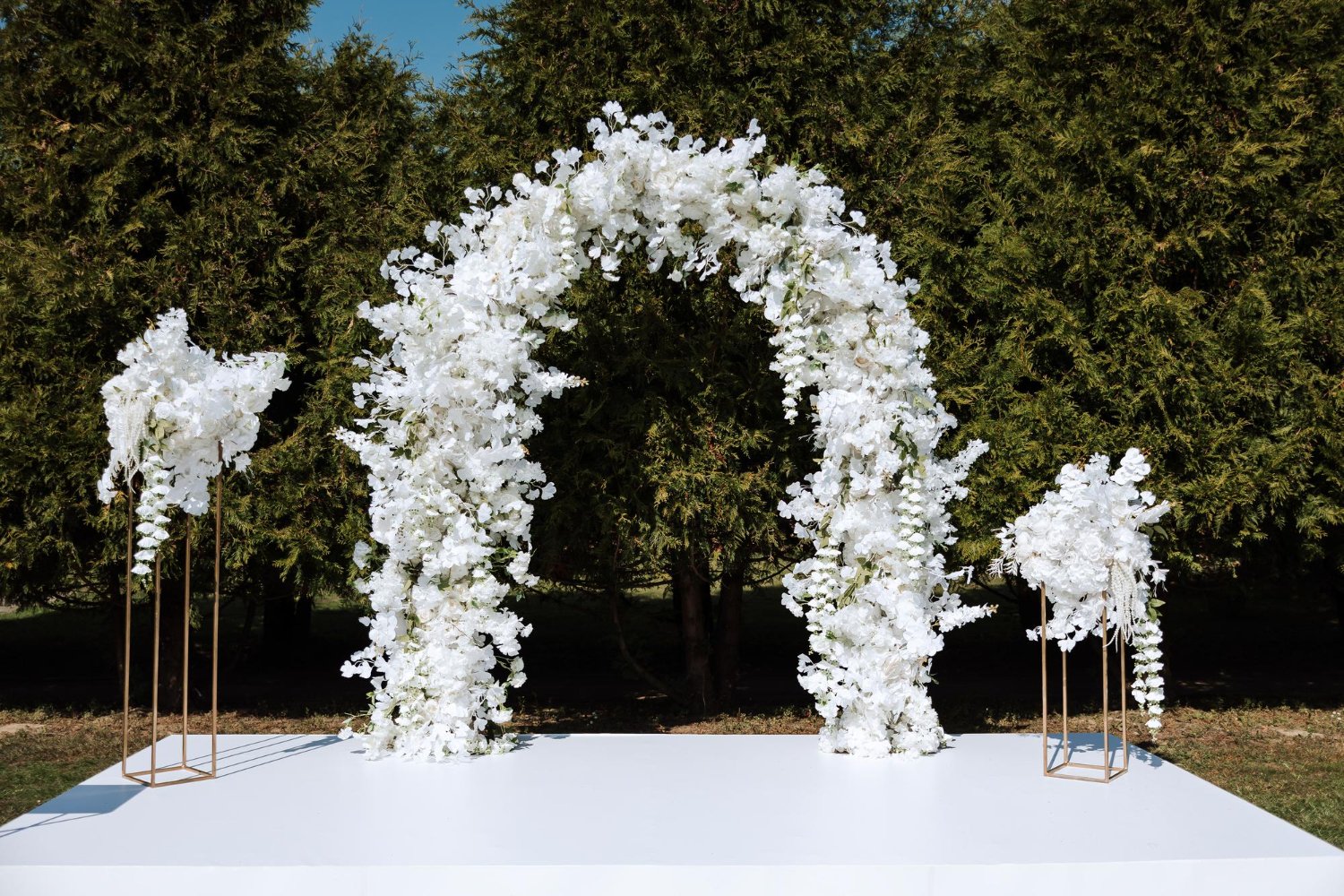 Wedding Arch Ideas: Styles, Sizing, Wind Safety and Real Costs 5 Wedding Arch Ideas